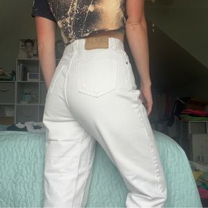 White vintage high waisted jeans